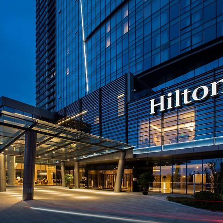 Hilton Wuhan Yangtze Riverside Экстерьер фото