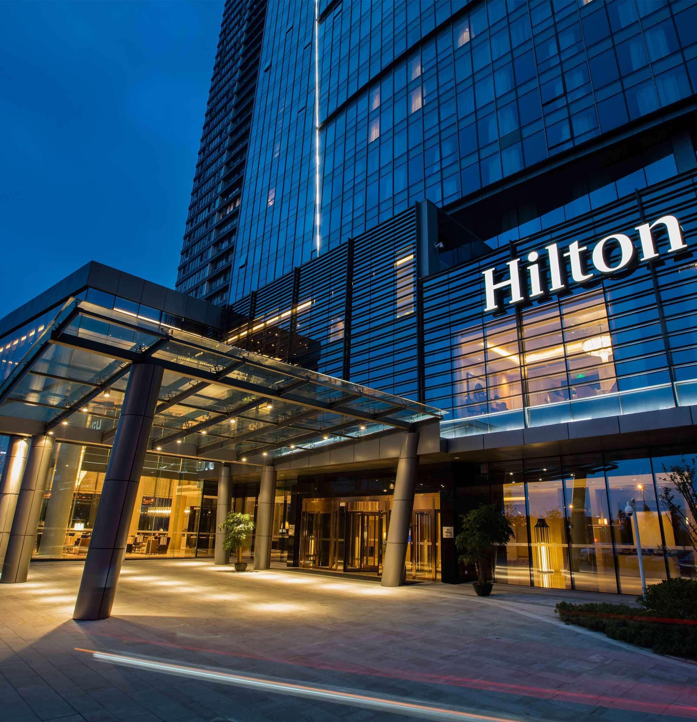 Hilton Wuhan Yangtze Riverside Экстерьер фото