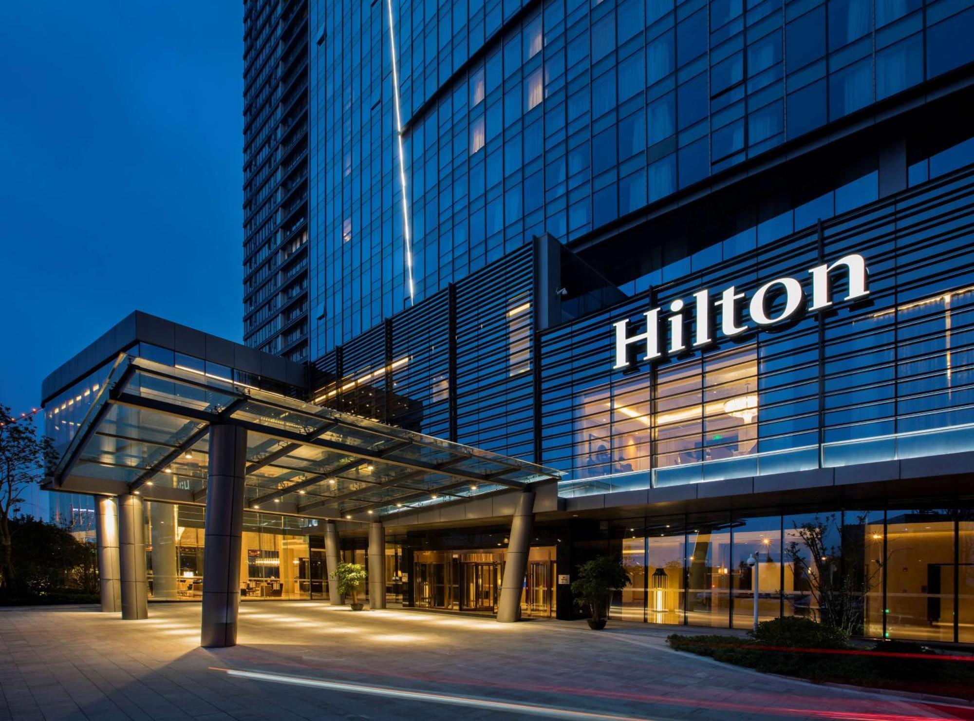 Hilton Wuhan Yangtze Riverside Экстерьер фото
