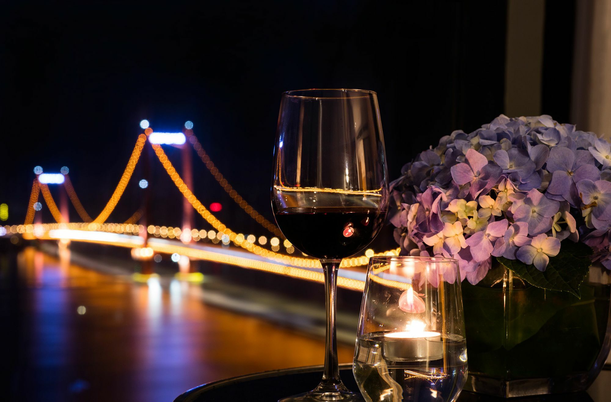 Hilton Wuhan Yangtze Riverside Экстерьер фото