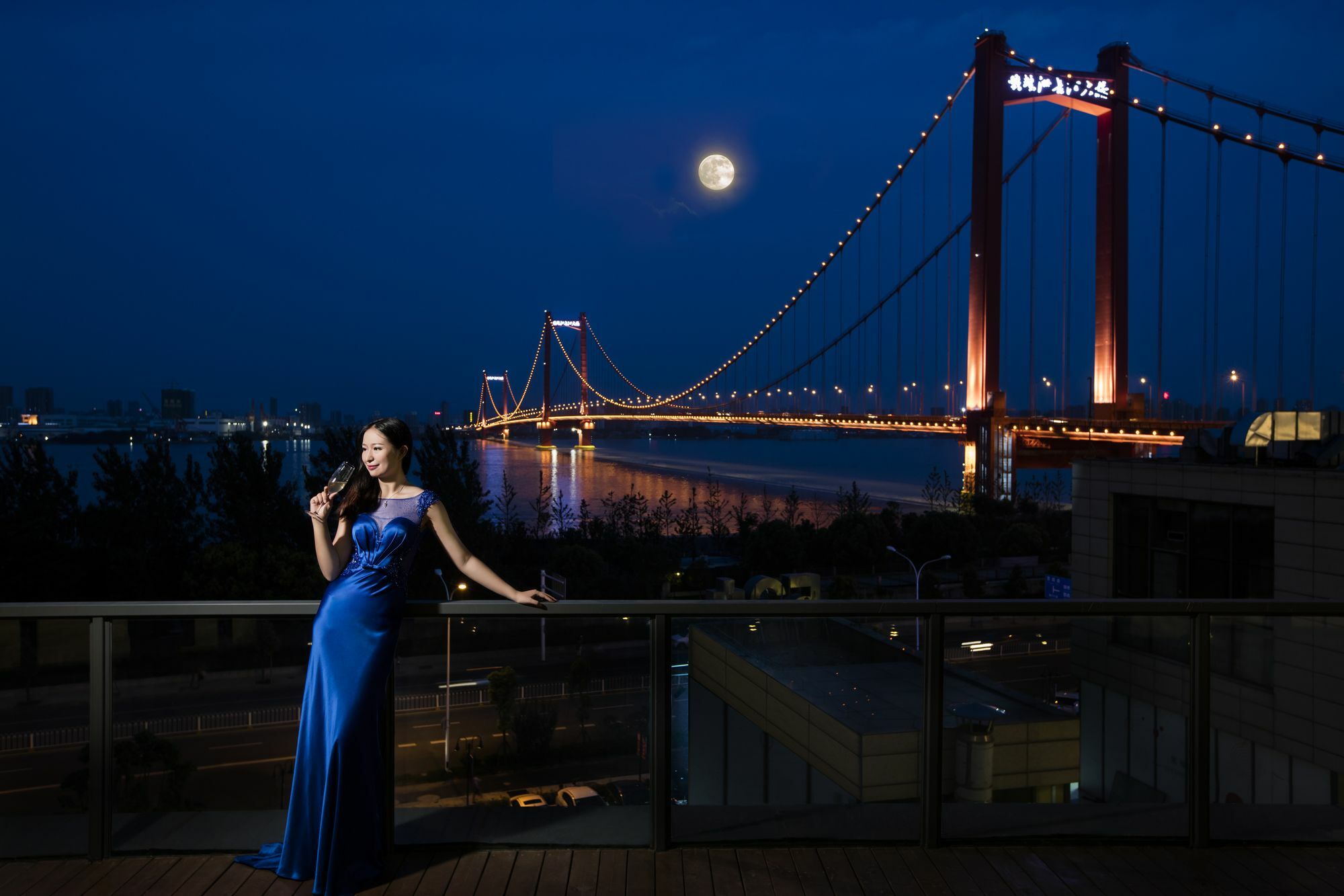 Hilton Wuhan Yangtze Riverside Экстерьер фото