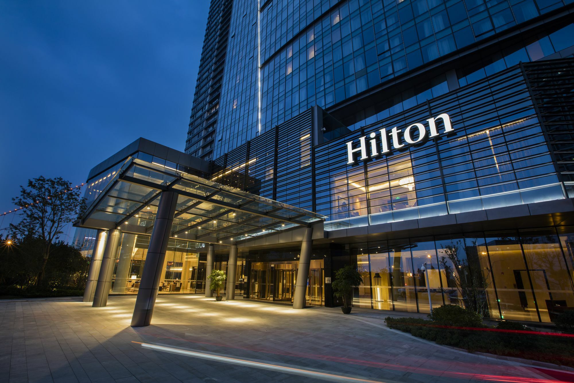 Hilton Wuhan Yangtze Riverside Экстерьер фото